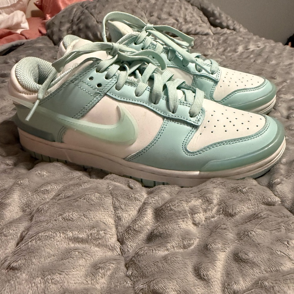 Nike Dunk Low in Mint & White